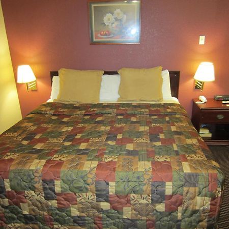 First Western Inn - Fairmont City Buitenkant foto