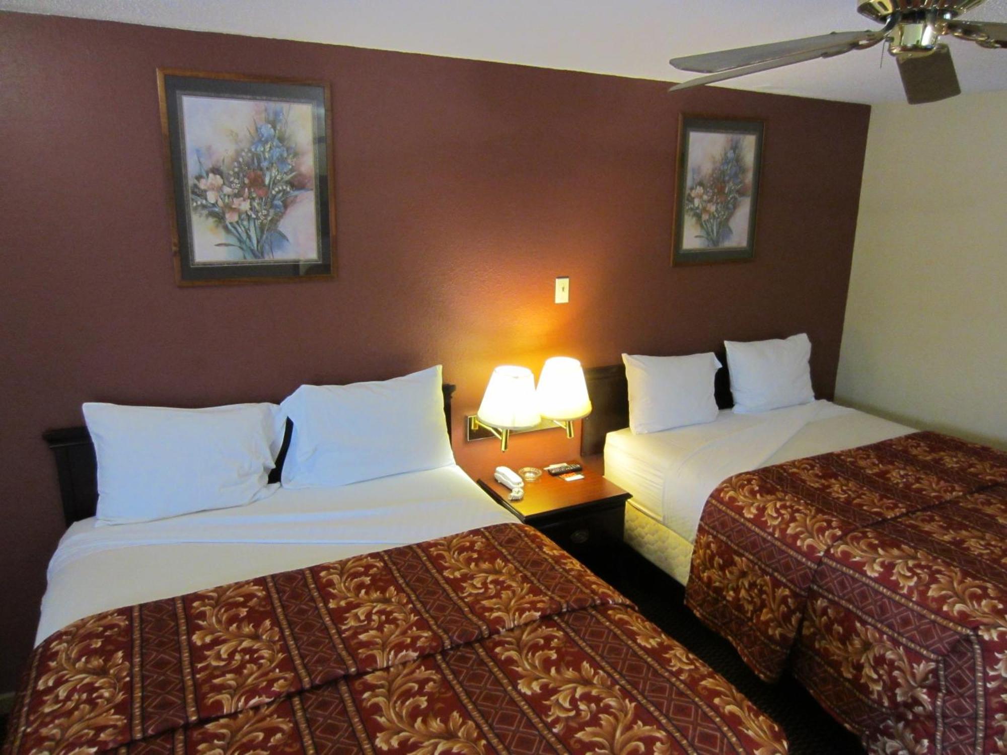 First Western Inn - Fairmont City Buitenkant foto