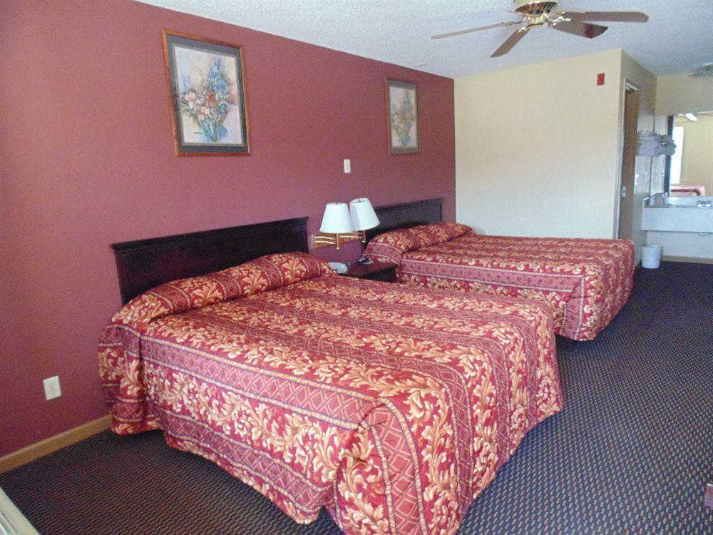 First Western Inn - Fairmont City Buitenkant foto