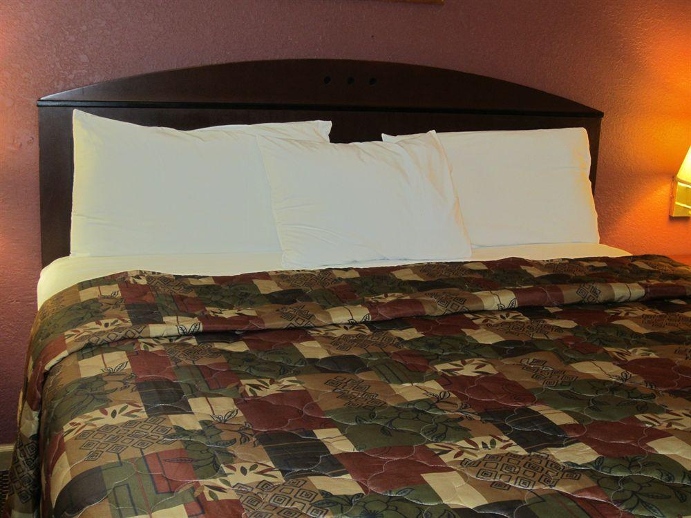 First Western Inn - Fairmont City Buitenkant foto