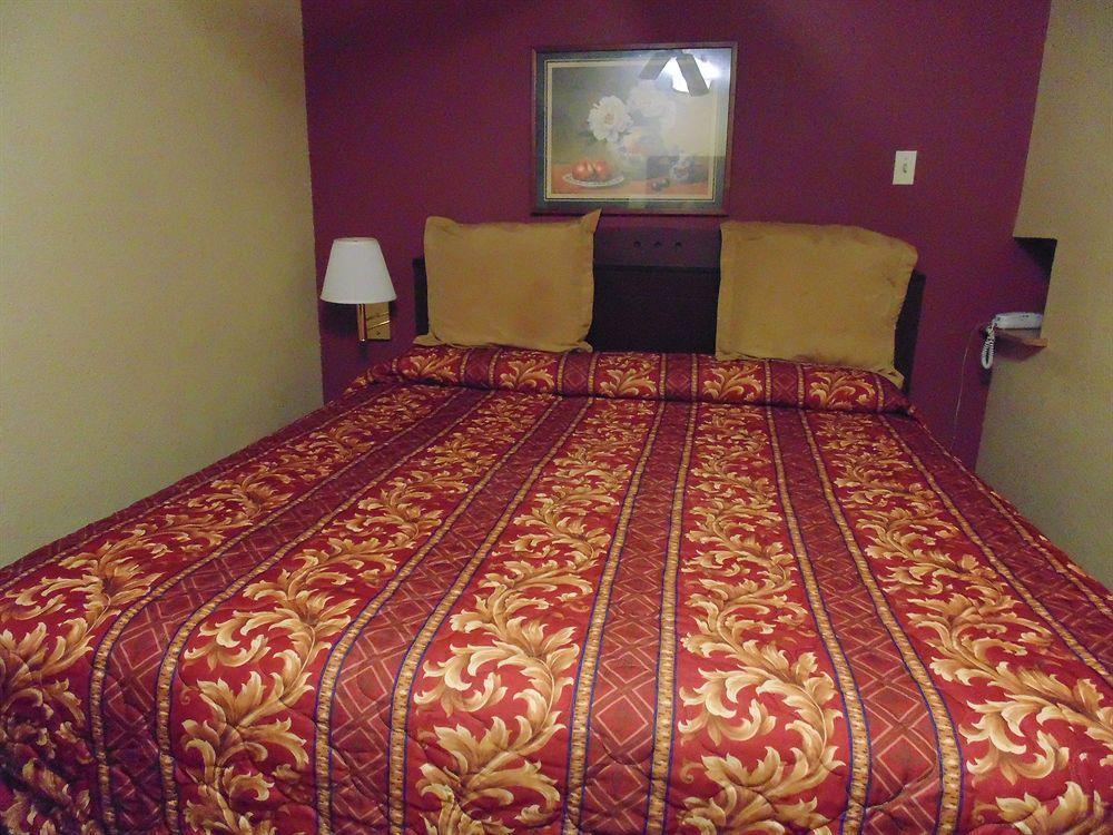 First Western Inn - Fairmont City Buitenkant foto
