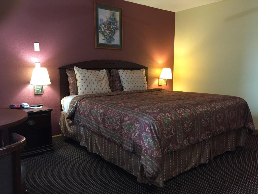 First Western Inn - Fairmont City Buitenkant foto