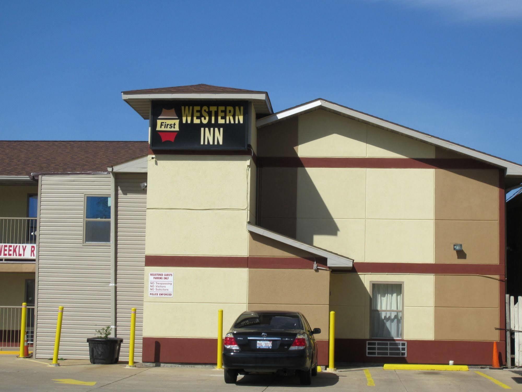 First Western Inn - Fairmont City Buitenkant foto
