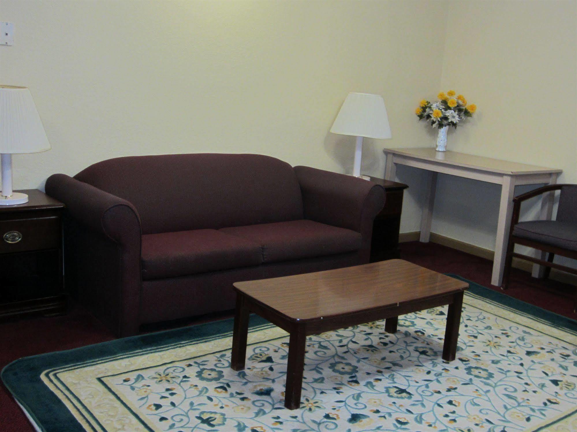 First Western Inn - Fairmont City Buitenkant foto