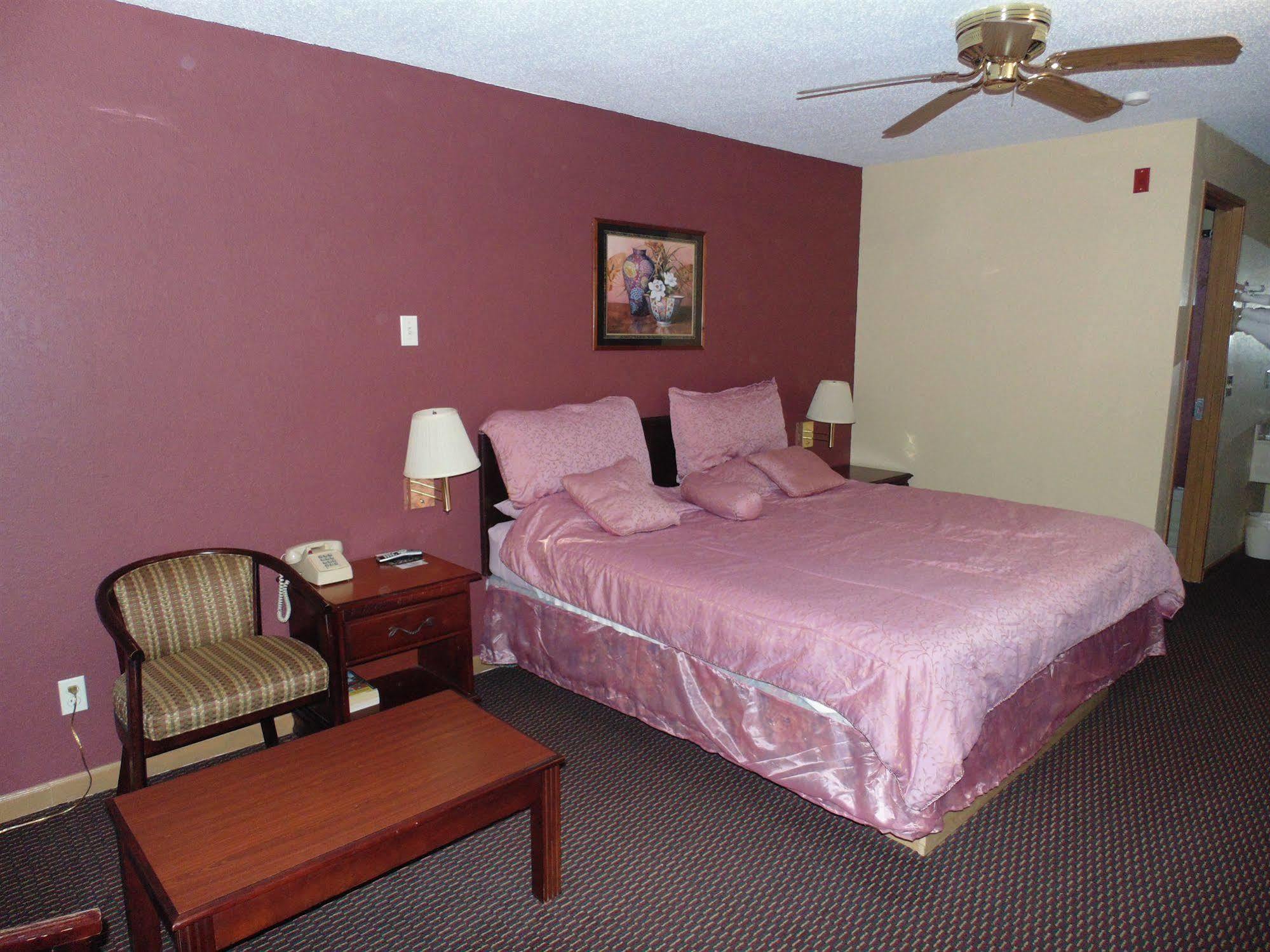 First Western Inn - Fairmont City Buitenkant foto